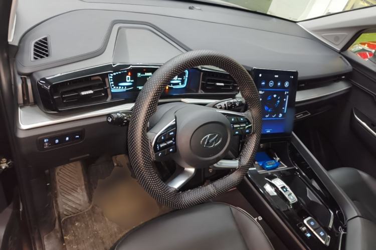Used Hyundai Custo 2024 270TGDi LUX Prestige Edition Center Console