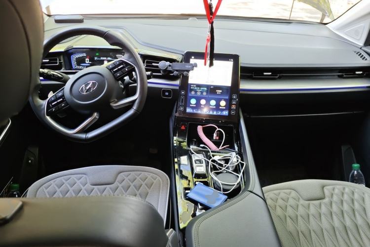 Used Hyundai Custo 2024 380TGDi TOP Premium SmartCare Flagship Edition Center Console