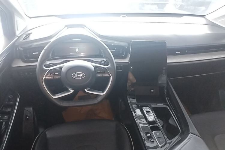 Used Hyundai Custo 2024 270TGDi LUX Prestige Edition Center Console