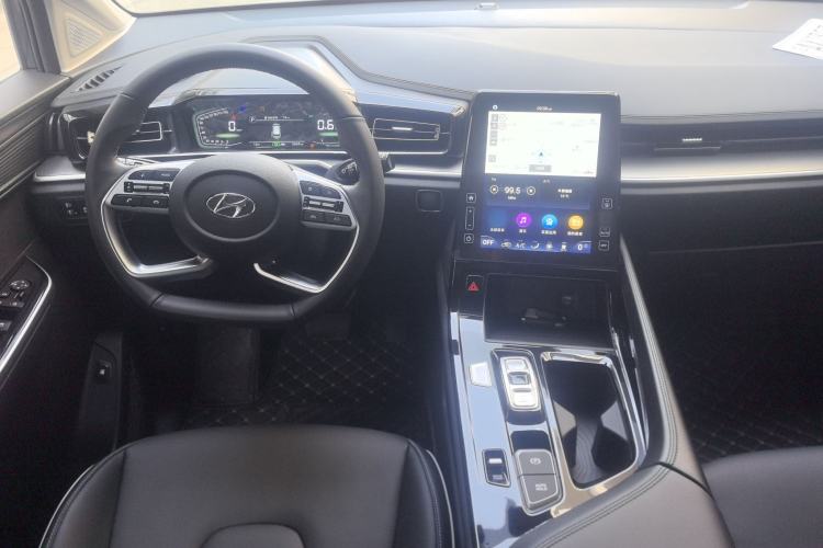 Used Hyundai Custo 2024 270TGDi LUX Prestige Edition Center Console