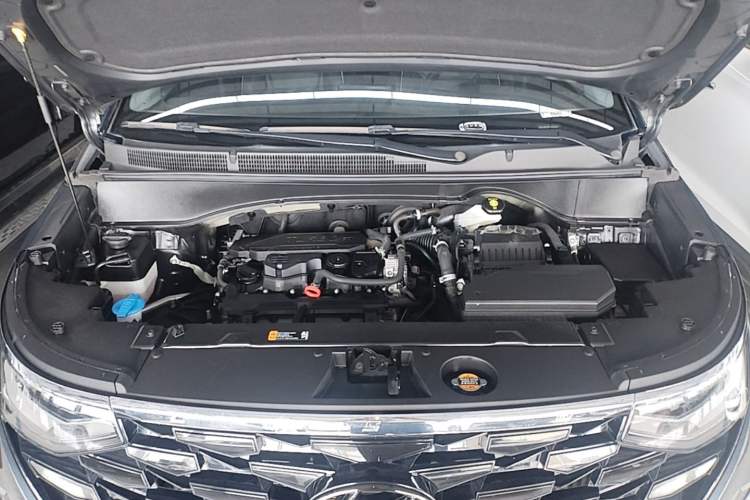Used Hyundai Custo 2024 270TGDi LUX Prestige Edition Engine Bay