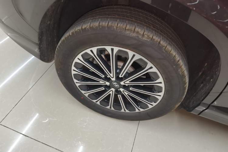 Used Hyundai Custo 2024 270TGDi LUX Prestige Edition Exterior 5