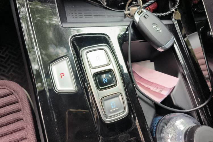 Used Hyundai Custo 2024 270TGDi LUX Prestige Edition Gear Lever
