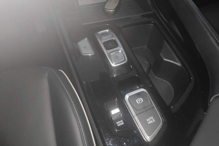 Used Hyundai Custo 2024 270TGDi LUX Prestige Edition Gear Lever