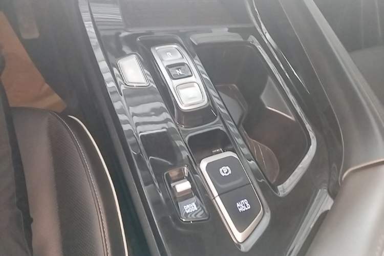 Used Hyundai Custo 2024 270TGDi LUX Prestige Edition Gear Lever