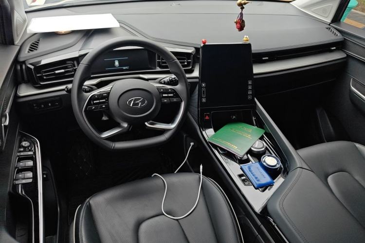 Used Hyundai Custo 2024 270TGDi LUX Prestige Edition Interior 2