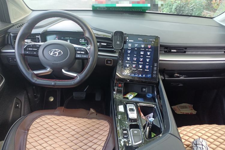 Used Hyundai Custo 2024 270TGDi LUX Prestige Edition Interior 2