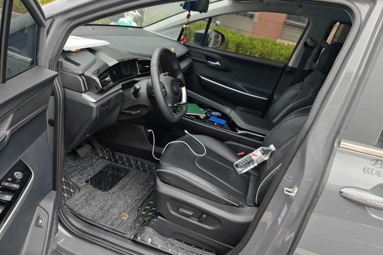 Used Hyundai Custo 2024 270TGDi LUX Prestige Edition Interior 3