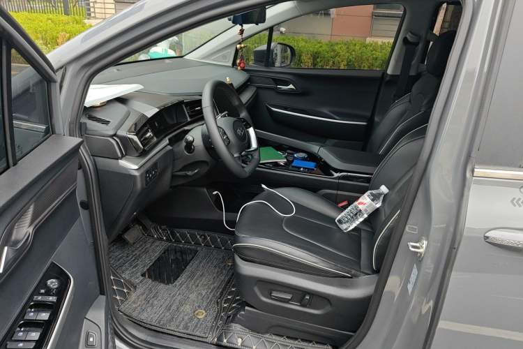 Used Hyundai Custo 2024 270TGDi LUX Prestige Edition Left Front Seat