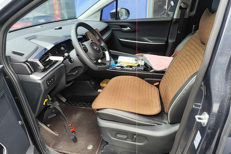 Used Hyundai Custo 2024 270TGDi LUX Prestige Edition Left Front Seat