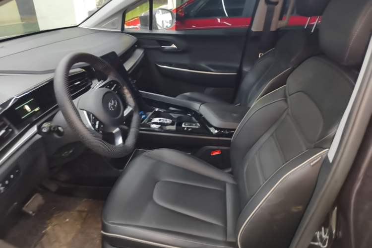 Used Hyundai Custo 2024 270TGDi LUX Prestige Edition Left Front Seat