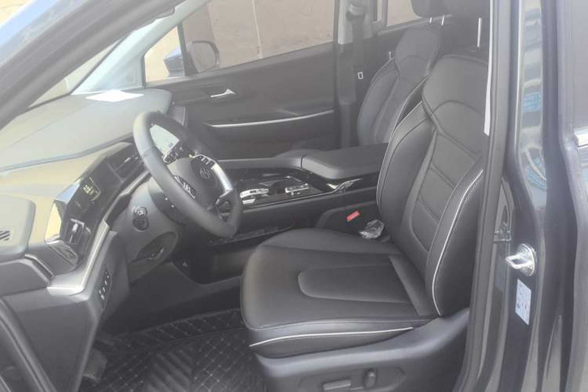 Used Hyundai Custo 2024 270TGDi LUX Prestige Edition Left Front Seat