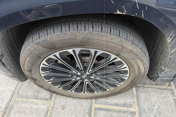 Used Hyundai Custo 2024 270TGDi LUX Prestige Edition Left Front Wheel Hub