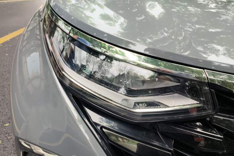 Used Hyundai Custo 2024 270TGDi LUX Prestige Edition Right Front Headlight