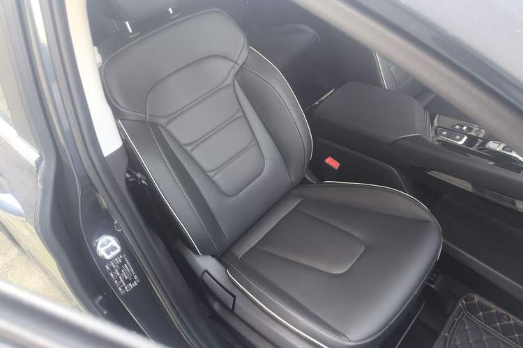 Used Hyundai Custo 2024 270TGDi LUX Prestige Edition Right Front Seat