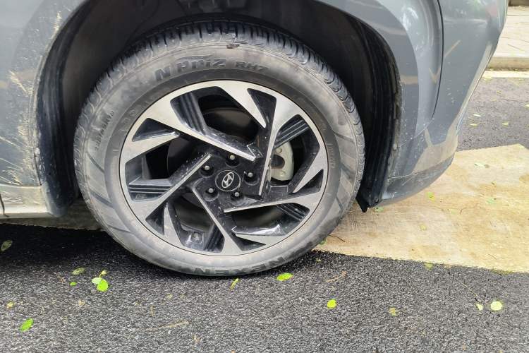 Used Hyundai Custo 2024 270TGDi LUX Prestige Edition Right Front Wheel Hub