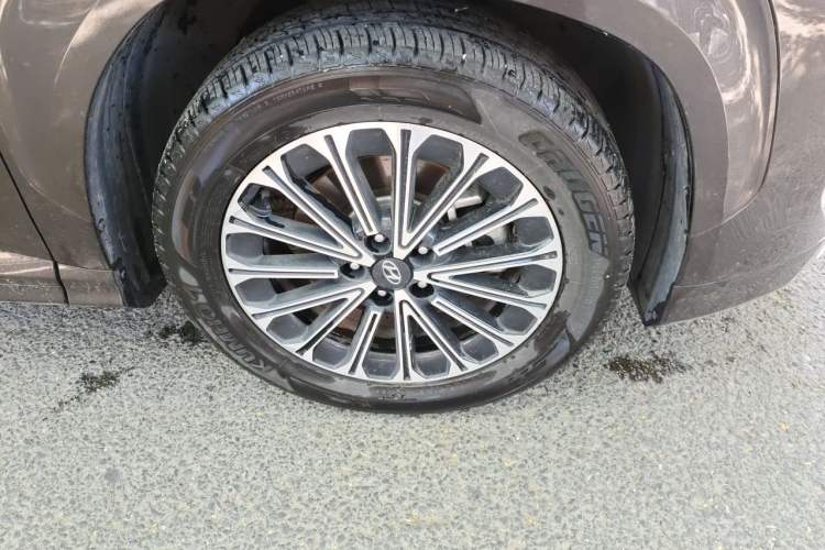 Used Hyundai Custo 2024 380TGDi TOP Premium SmartCare Flagship Edition Right Front Wheel Hub
