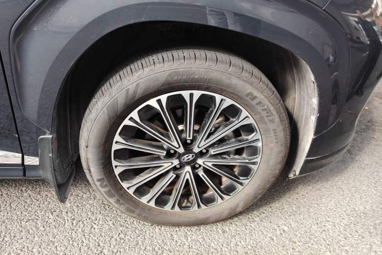 Used Hyundai Custo 2024 270TGDi LUX Prestige Edition Right Front Wheel Hub