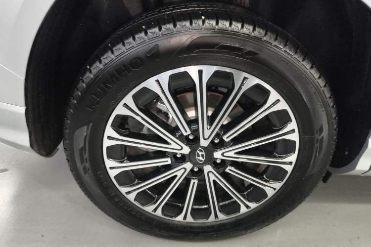 Used Hyundai Custo 2024 270TGDi TOP Smart Luxury Flagship Edition Right Rear Wheel Hub
