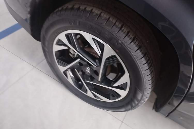 Used Hyundai Custo 2024 270TGDi LUX Prestige Edition Right Rear Wheel Hub