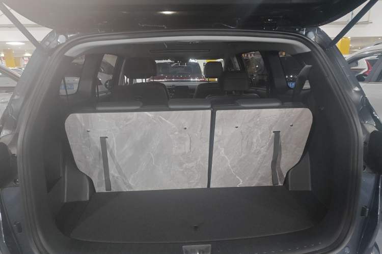 Used Hyundai Custo 2024 270TGDi LUX Prestige Edition Trunk