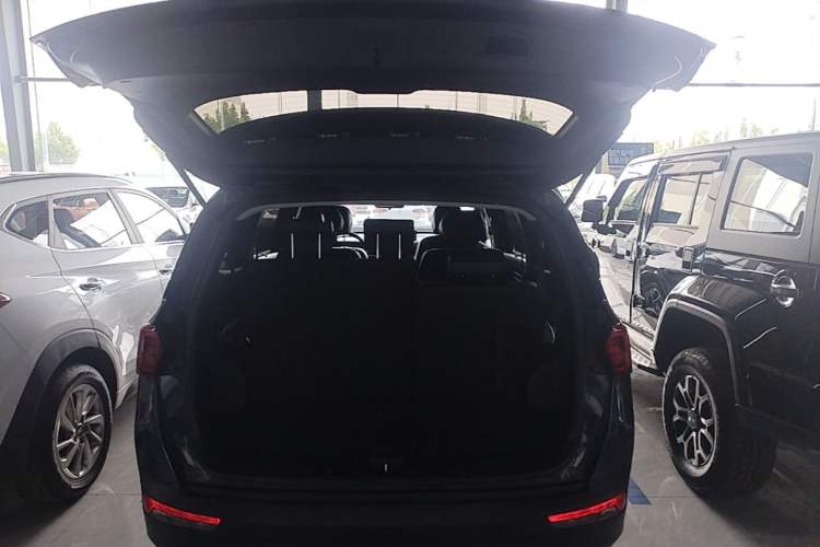 Used Hyundai Custo 2024 270TGDi LUX Prestige Edition Trunk