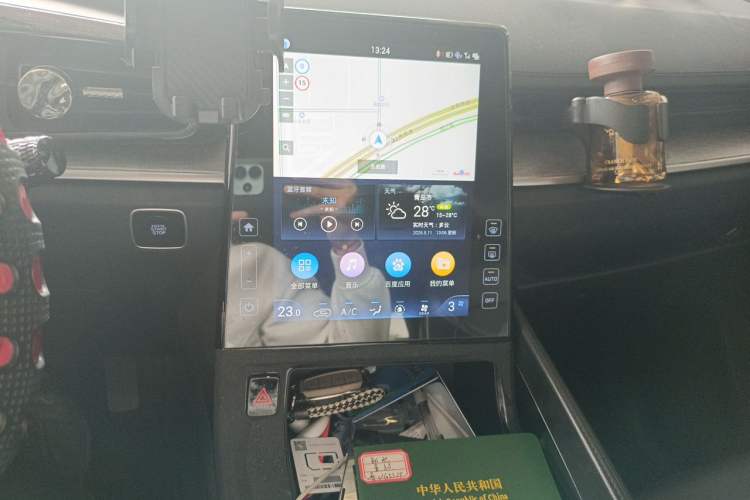Used Hyundai Custo 2024 270TGDi LUX Prestige Edition Audio And AC Panel