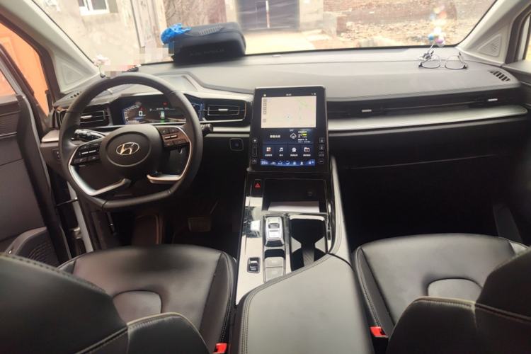 Used Hyundai Custo 2024 270TGDi LUX Prestige Edition Center Console