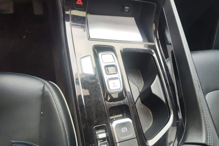 Used Hyundai Custo 2024 270TGDi LUX Prestige Edition Gear Lever