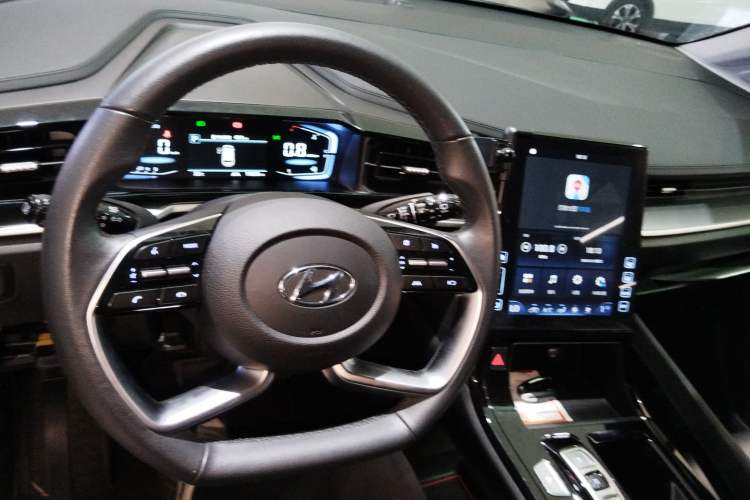 Used Hyundai Custo 2024 270TGDi LUX Prestige Edition Center Console