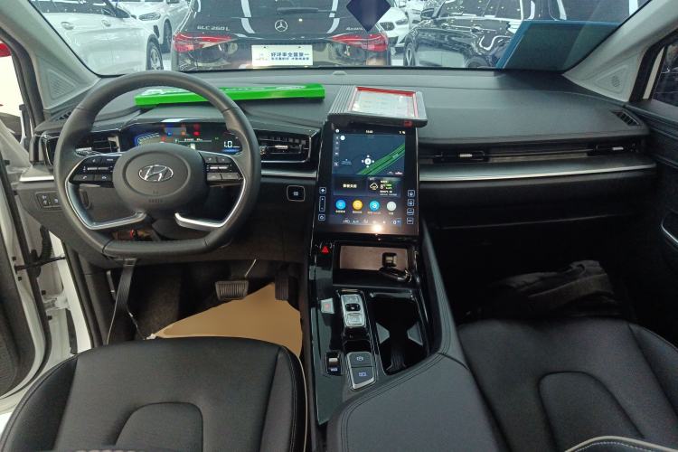 Used Hyundai Custo 2024 270TGDi LUX Prestige Edition Center Console
