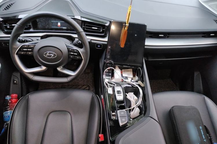 Used Hyundai Custo 2024 270TGDi LUX Prestige Edition Center Console