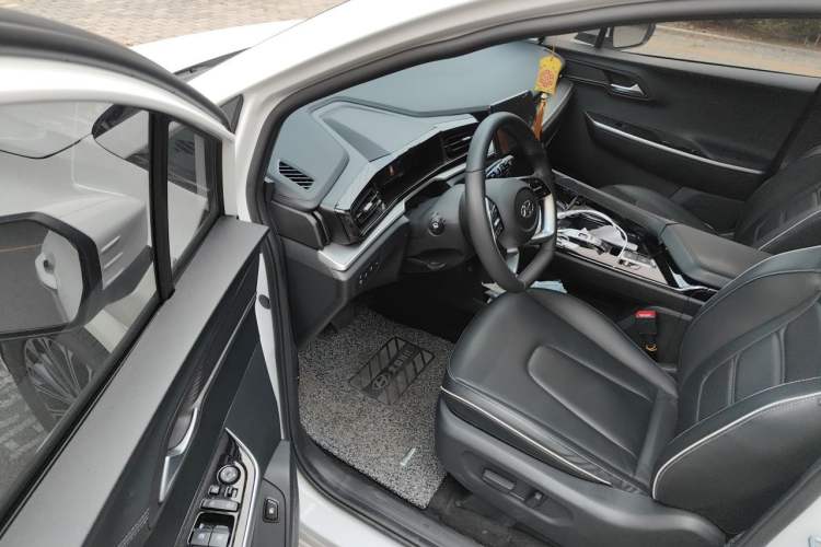 Used Hyundai Custo 2024 270TGDi LUX Prestige Edition Driver Seat