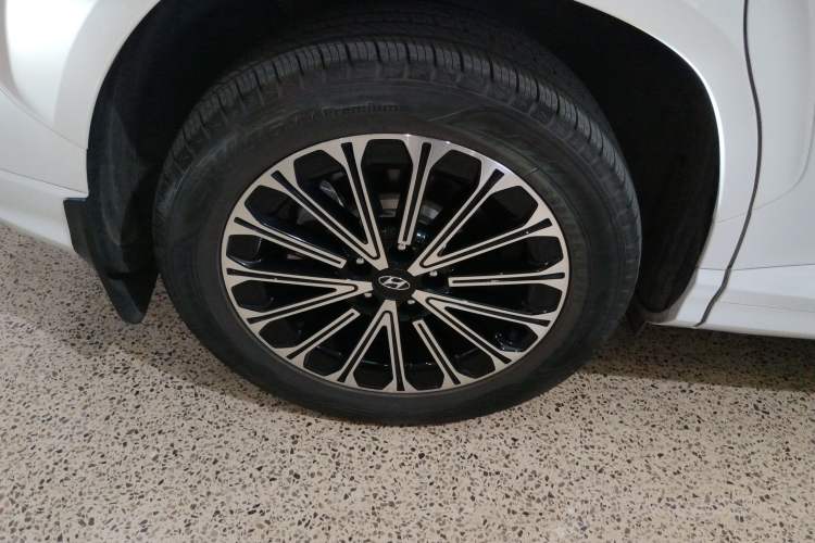 Used Hyundai Custo 2024 270TGDi LUX Prestige Edition Exterior 3