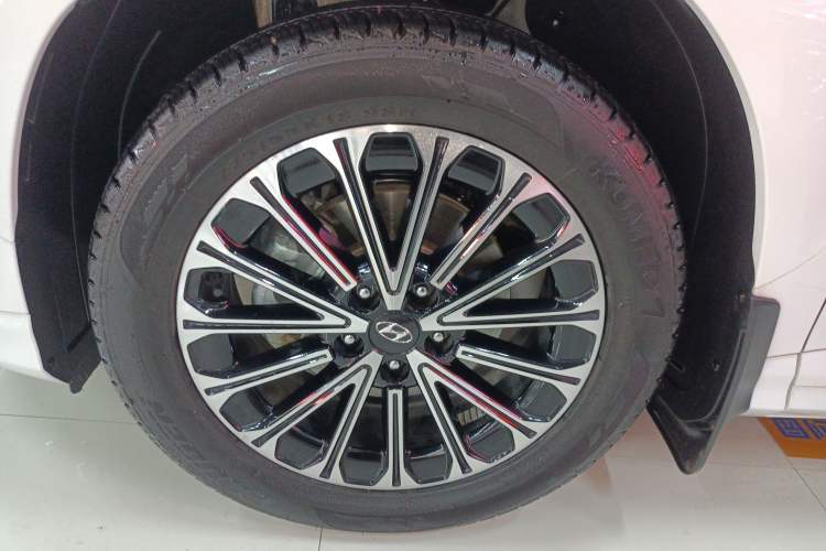 Used Hyundai Custo 2024 270TGDi LUX Prestige Edition Exterior 4