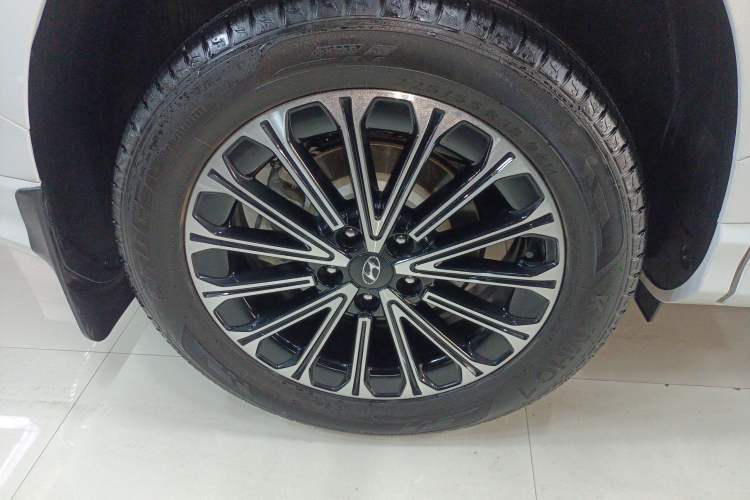 Used Hyundai Custo 2024 270TGDi LUX Prestige Edition Exterior 5