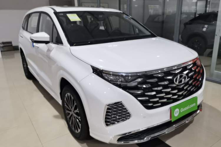 Used Hyundai Custo 2024 270TGDi LUX Prestige Edition Front Right 45 Deg