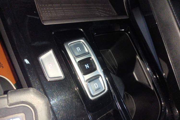 Used Hyundai Custo 2024 270TGDi LUX Prestige Edition Gear Lever