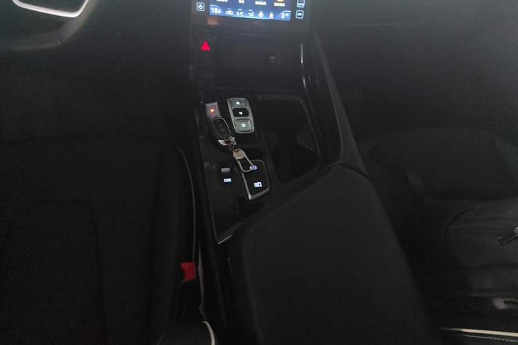 Used Hyundai Custo 2024 270TGDi LUX Prestige Edition Gear Lever