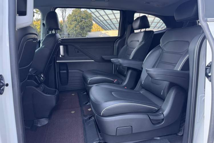 Used Hyundai Custo 2024 270TGDi LUX Prestige Edition Interior 4
