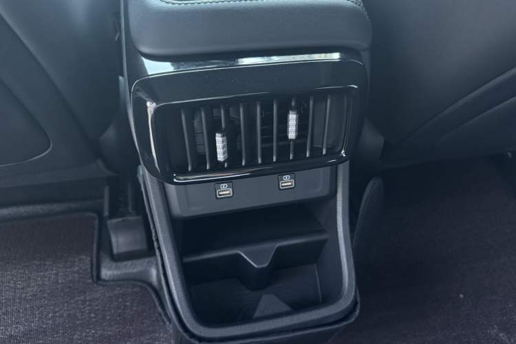 Used Hyundai Custo 2024 270TGDi LUX Prestige Edition Interior 5