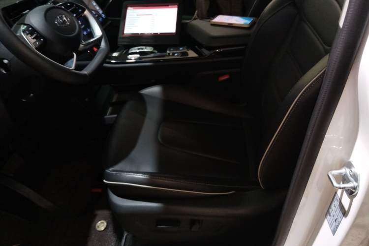 Used Hyundai Custo 2024 270TGDi LUX Prestige Edition Left Front Seat