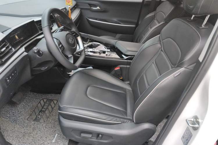 Used Hyundai Custo 2024 270TGDi LUX Prestige Edition Left Front Seat