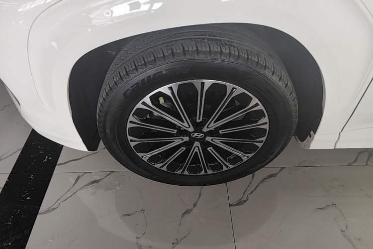 Used Hyundai Custo 2024 270TGDi LUX Prestige Edition Left Front Wheel Hub
