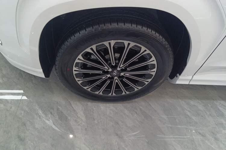 Used Hyundai Custo 2024 270TGDi LUX Prestige Edition Left Front Wheel Hub