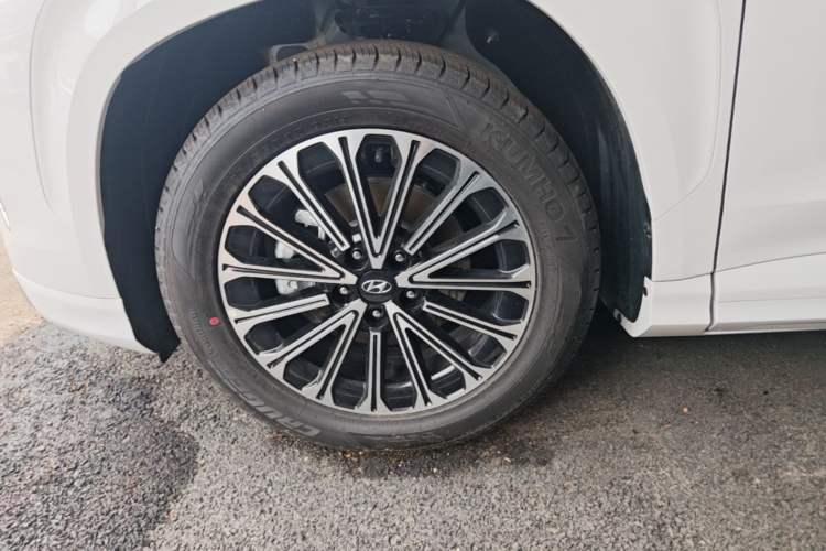 Used Hyundai Custo 2024 270TGDi LUX Prestige Edition Left Front Wheel Hub