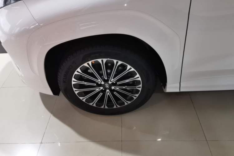 Used Hyundai Custo 2024 270TGDi LUX Prestige Edition Left Front Wheel Hub