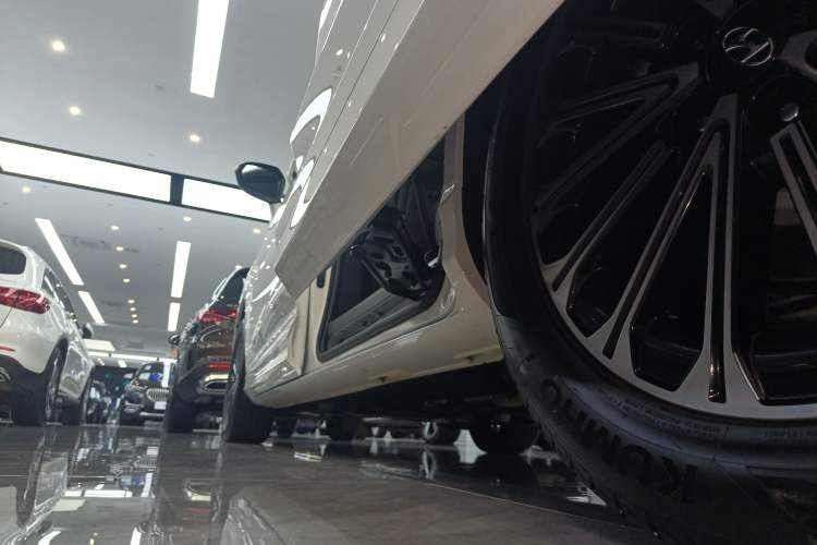 Used Hyundai Custo 2024 270TGDi LUX Prestige Edition Left Side Sill