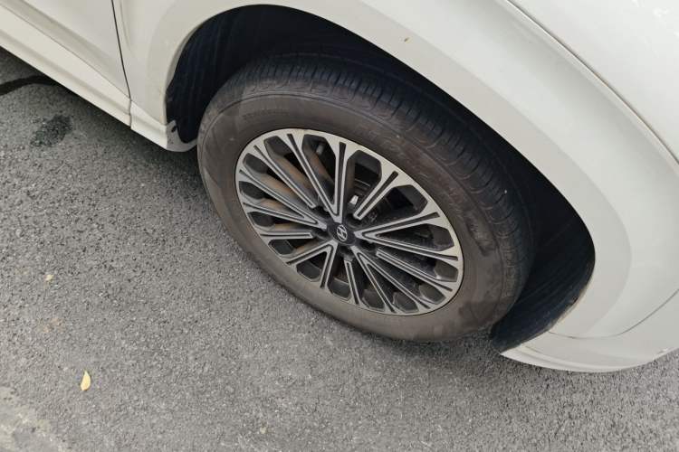 Used Hyundai Custo 2024 270TGDi LUX Prestige Edition Right Front Wheel Hub