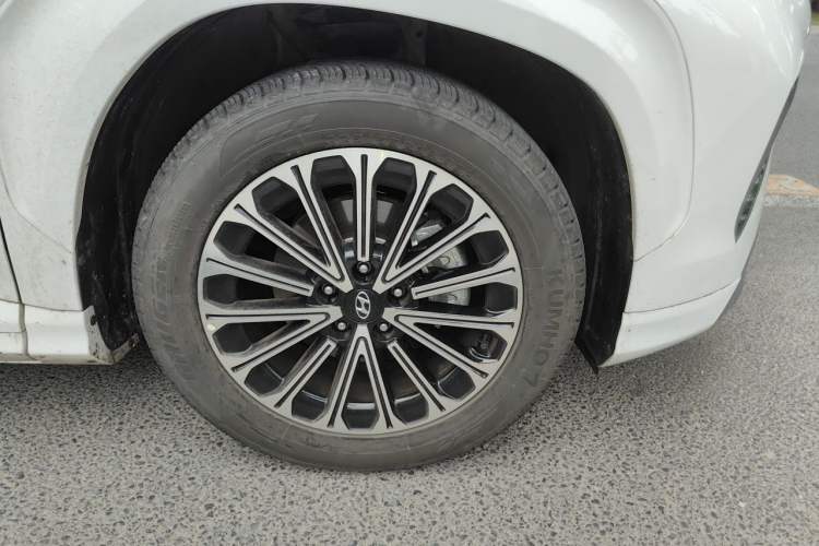 Used Hyundai Custo 2024 270TGDi LUX Prestige Edition Right Front Wheel Hub